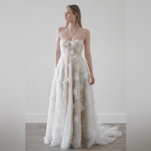 Elegant White Strapless Lace Dress